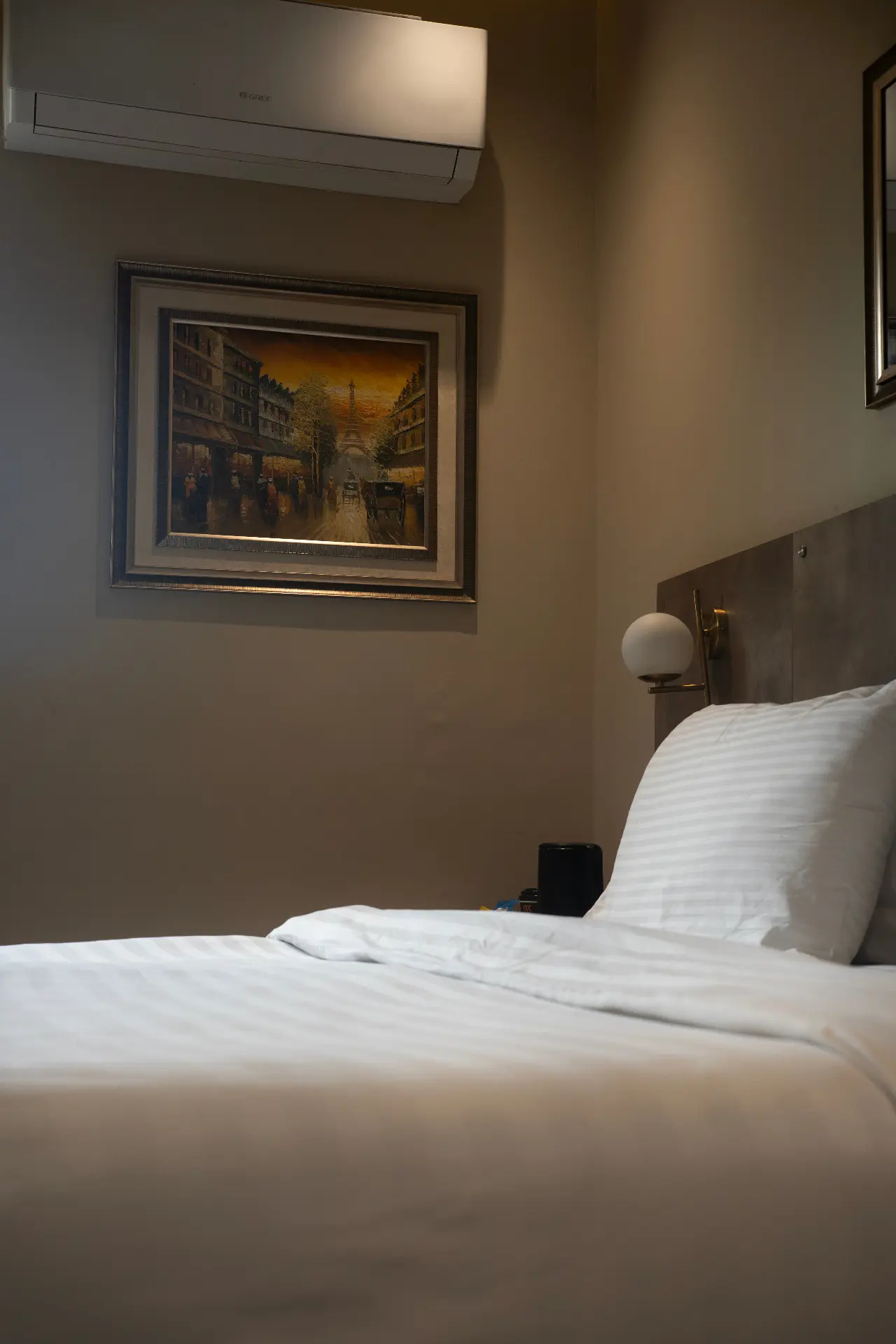 Economy Room
